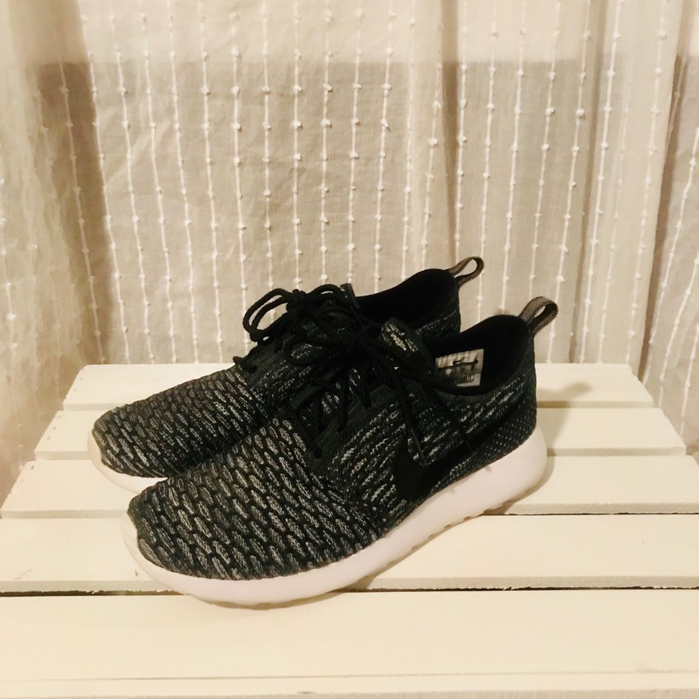 Nike Women’s Roshe Flyknit Black